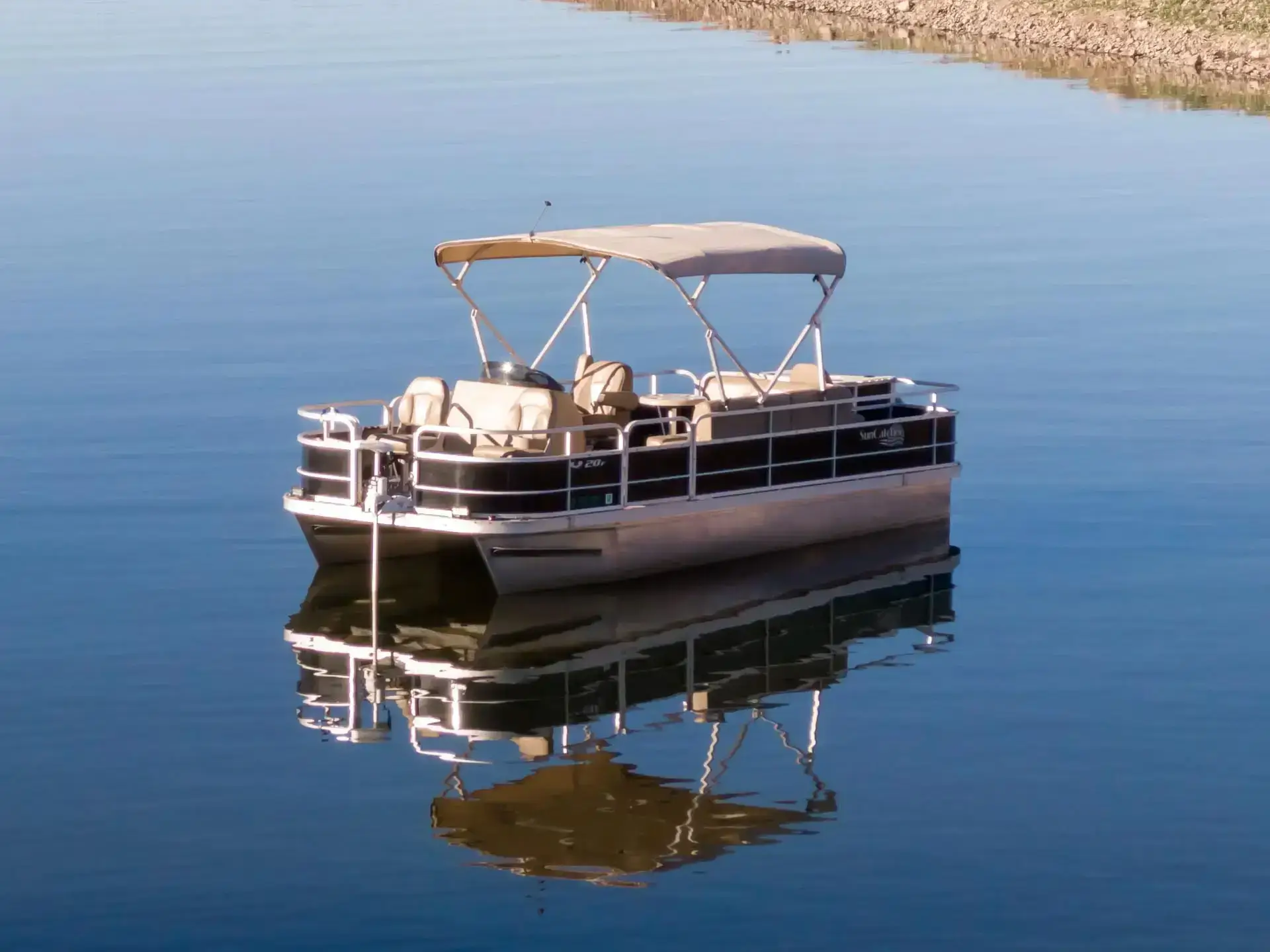 20ft SunCatcher V20C Pontoon Boat